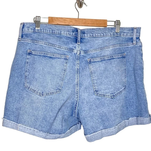 GAP Light Wash Blue High Rise Distressed 5" Denim Jean Short Plus Size 16/33 - Picture 9 of 10